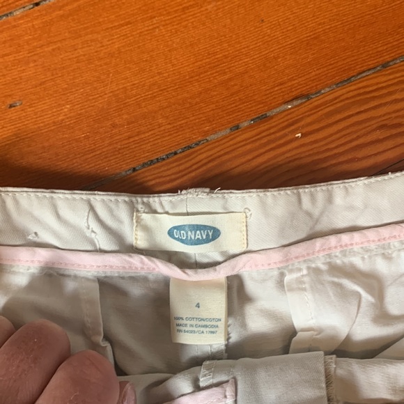 Old Navy khaki shorts 4 - Picture 2 of 5